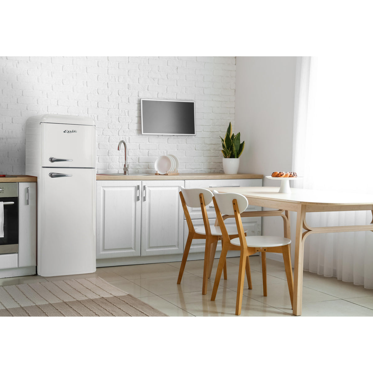 Epic 21.5-inch, 7.5 cu. ft. Freestanding Top Freezer Refrigerator RETR
