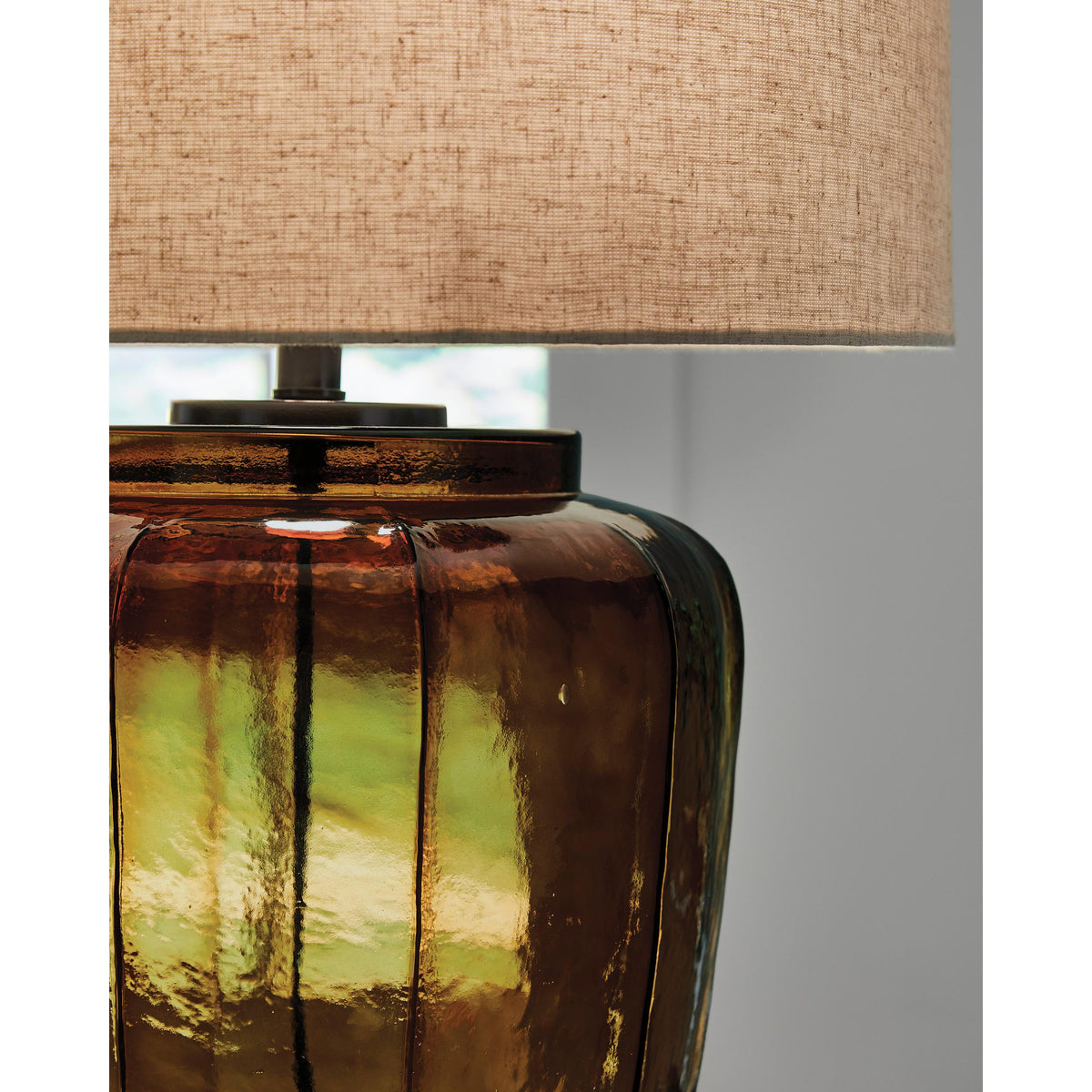 Signature Design by Ashley Bainmore L430914 Glass Table Lamp