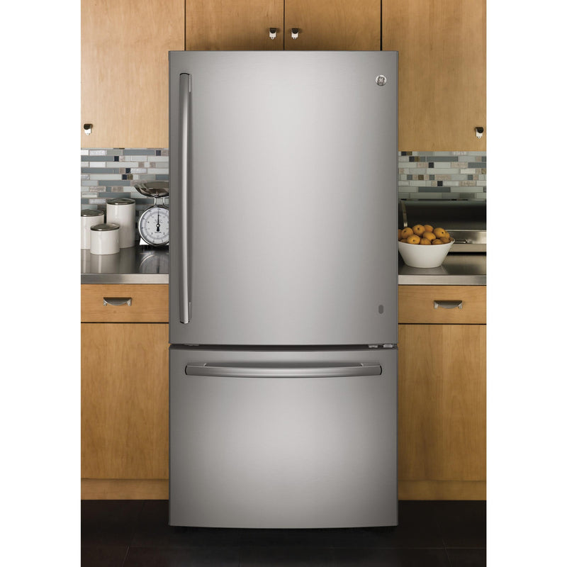 GE 33-inch, 24.9 cu.ft. Bottom Freezer Refrigerator with Ice Dispenser GDE25ESKSS IMAGE 10